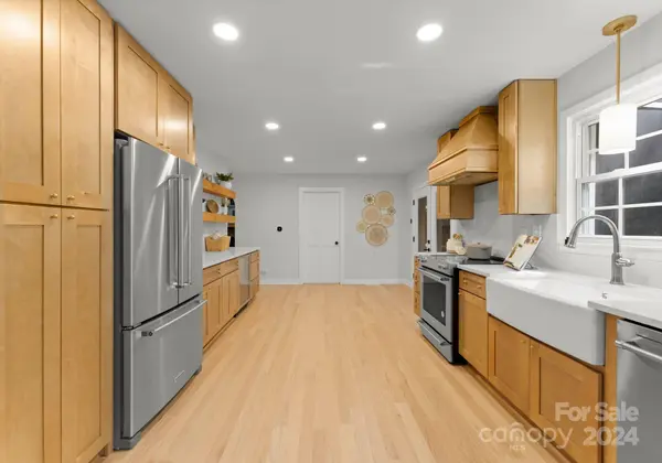 2400 Seth Thomas RD, Charlotte, NC 28210
