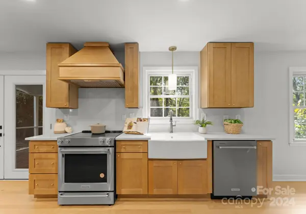 2400 Seth Thomas RD, Charlotte, NC 28210