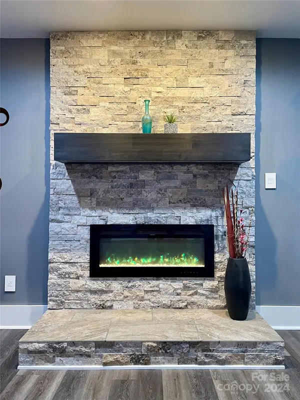 111 Hemingway DR, Dallas, NC 28034