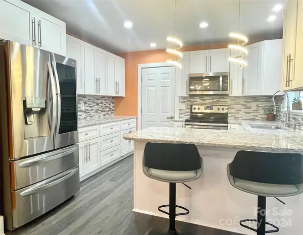 111 Hemingway DR, Dallas, NC 28034