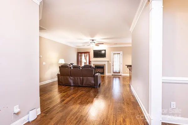 3057 17th Street LN NE, Hickory, NC 28601