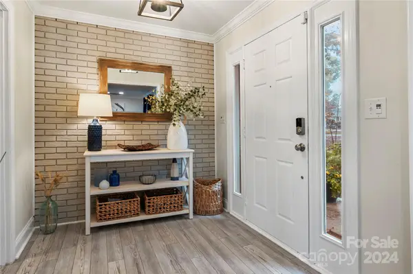 175 Woodstream CIR, Mooresville, NC 28117