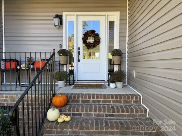 102 Stoney LN, Cherryville, NC 28021