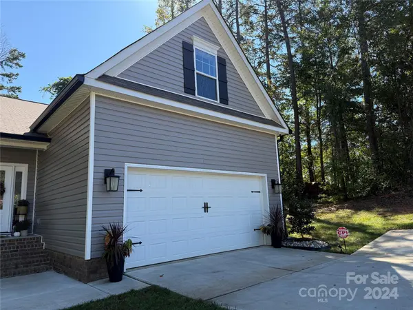 102 Stoney LN, Cherryville, NC 28021