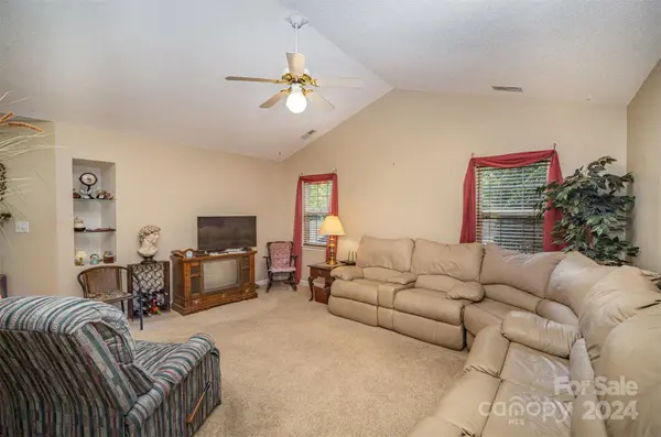 105 Oak Village Pkwy, Mooresville, NC 28117