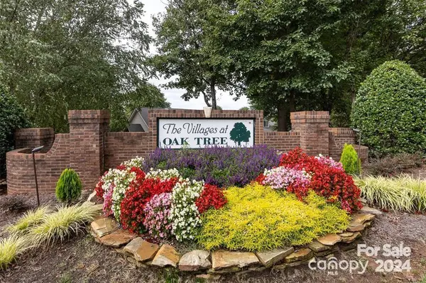 105 Oak Village Pkwy, Mooresville, NC 28117