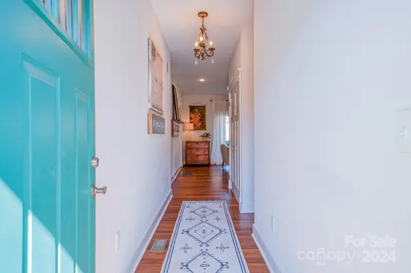 14 Vedder WAY, Swannanoa, NC 28778