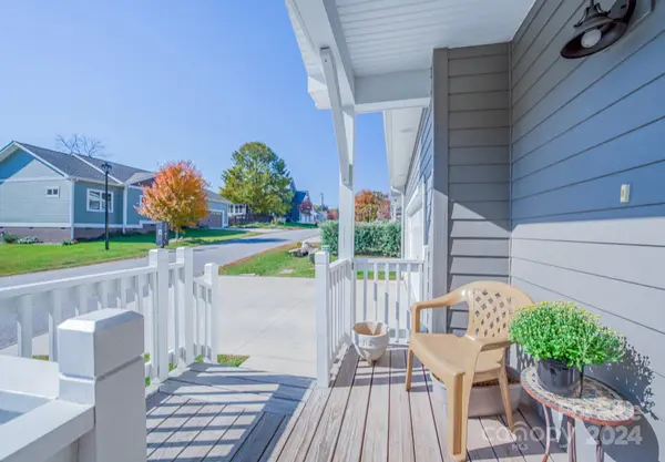 14 Vedder WAY, Swannanoa, NC 28778