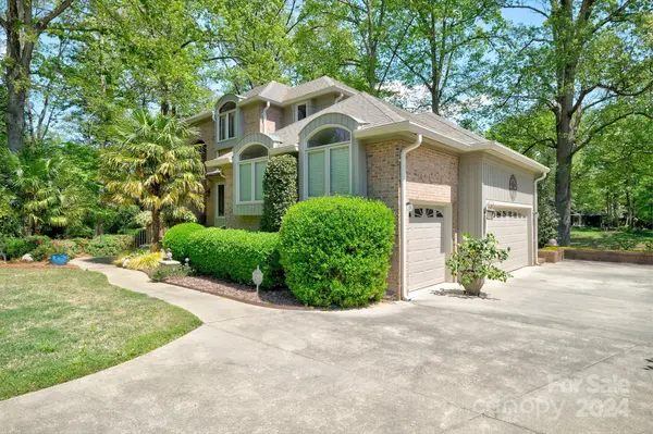 17 Hamiltons Ferry RD, Lake Wylie, SC 29710