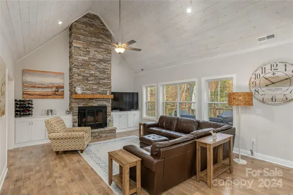 72 Spring Creek LN, Saluda, NC 28773