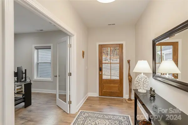 72 Spring Creek LN, Saluda, NC 28773