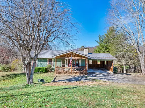 142 Acorn LN, Clyde, NC 28721