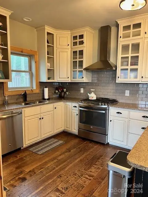 497 Black Locust CIR, Blowing Rock, NC 28605