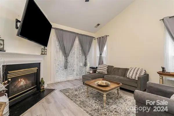 8720 Fox Chase LN, Charlotte, NC 28269