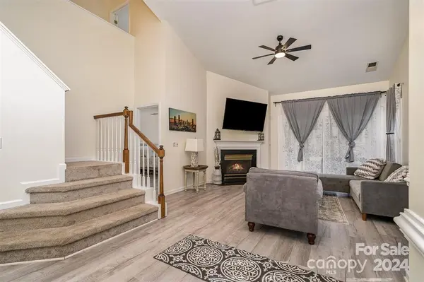 8720 Fox Chase LN, Charlotte, NC 28269