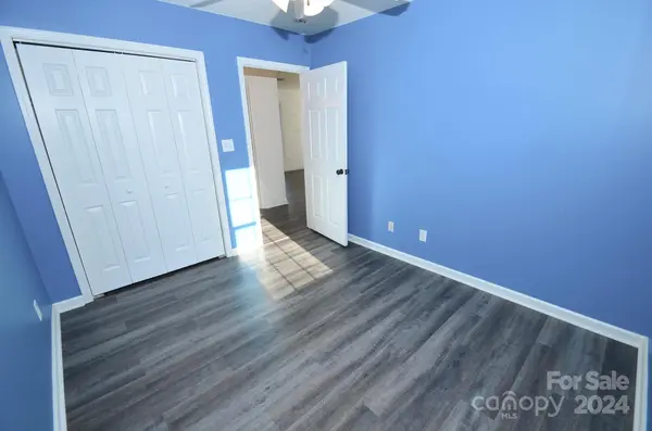 1495 Meadow LN, Hickory, NC 28602
