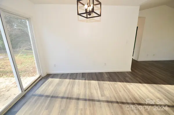 1495 Meadow LN, Hickory, NC 28602