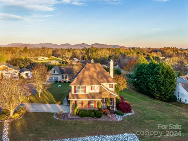 16 Big Sky CT, Mills River, NC 28759