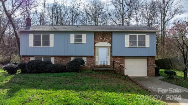 4142 2nd ST NE, Hickory, NC 28601