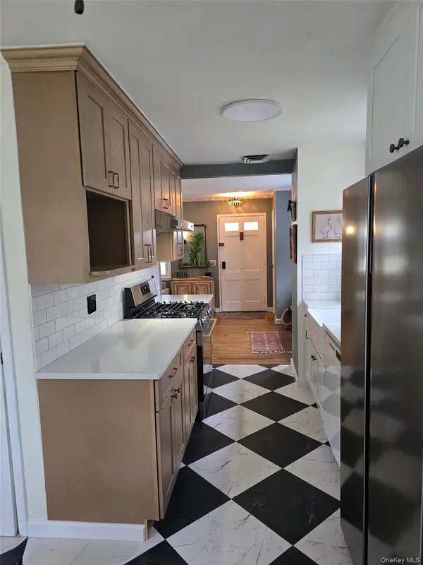 107 Nevada ST, Hicksville, NY 11801