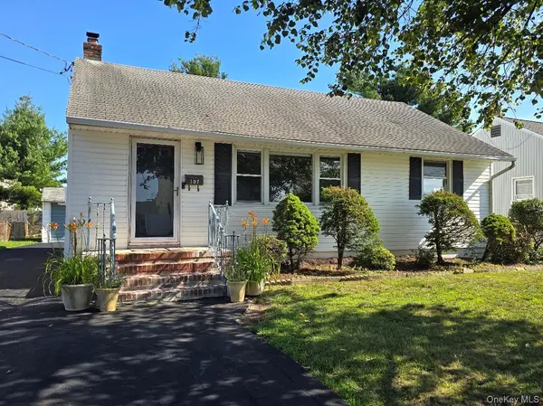 107 Nevada ST, Hicksville, NY 11801