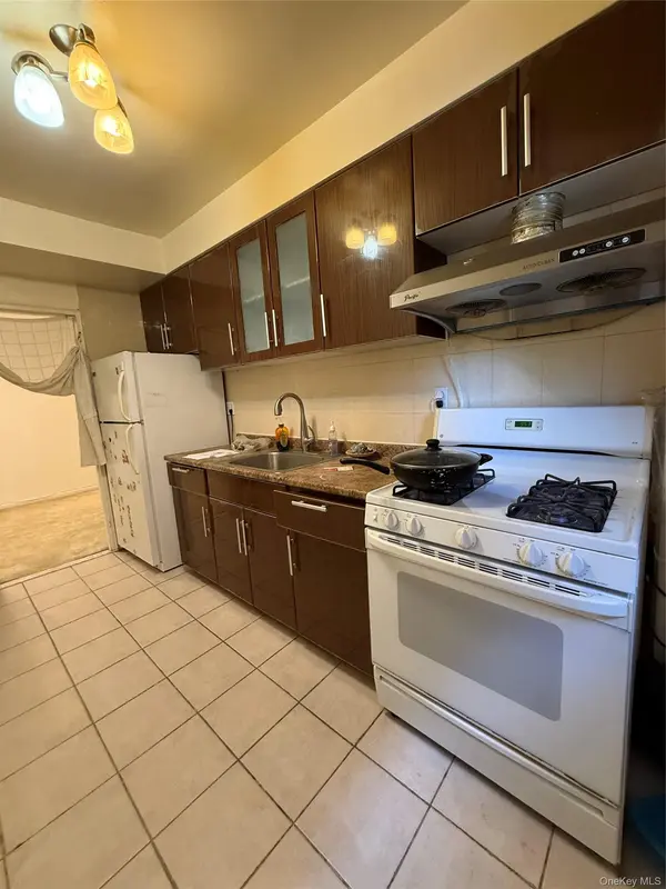 27-04 Parsons Blvd #2G, Flushing, NY 11354