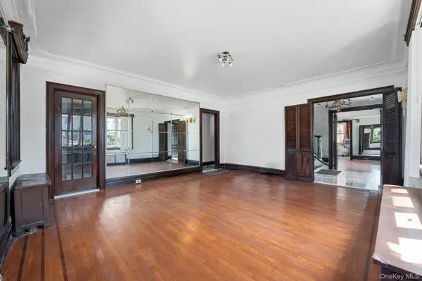 10505 Ditmars BLVD, East Elmhurst, NY 11369