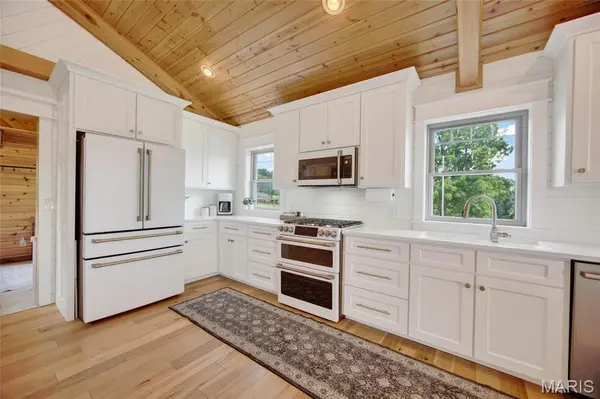 2167 Susanna RD, Niangua, MO 65713