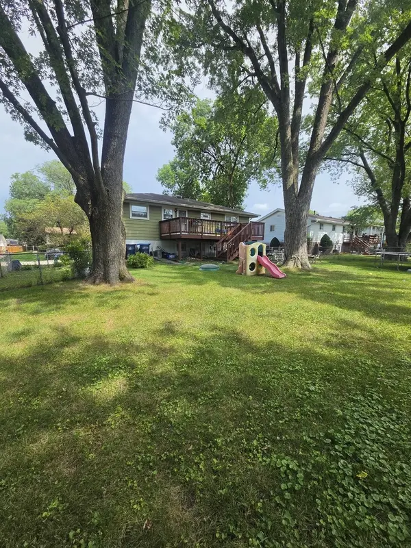 1419 Hampton LN, Schaumburg, IL 60193