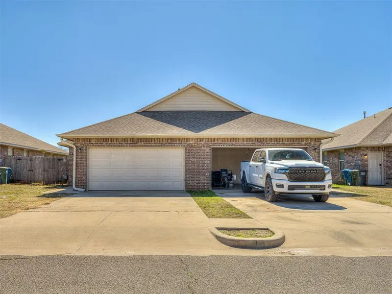 112 Ashley DR, Edmond, OK 73003