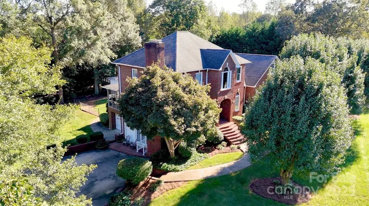 102 Sleaford CT, Dallas, NC 28034