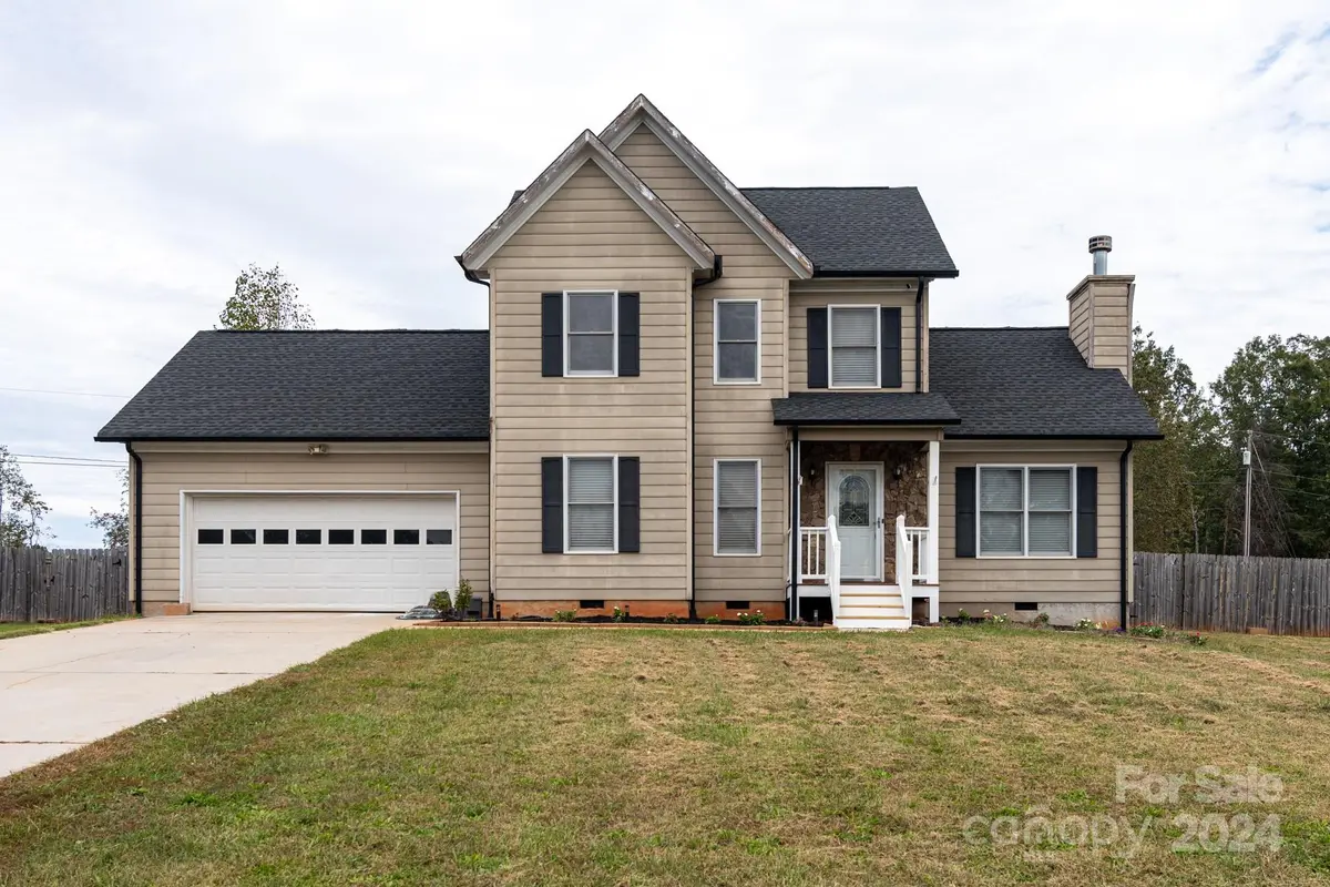 1100 Black Walnut DR, Hickory, NC 28602