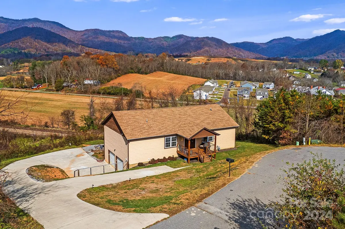 71 Foothills CV, Clyde, NC 28721