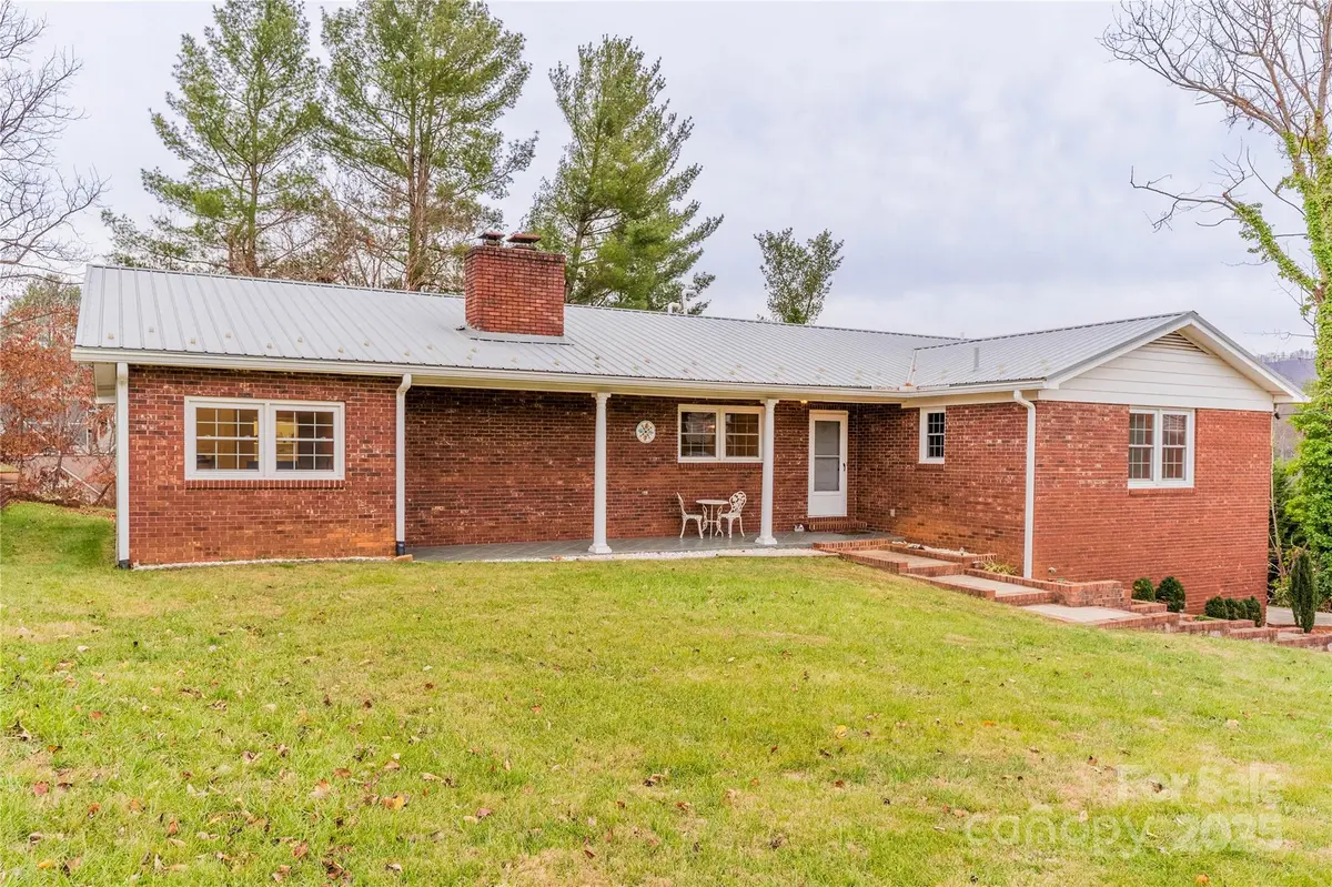 27 Dogwood DR, Weaverville, NC 28787