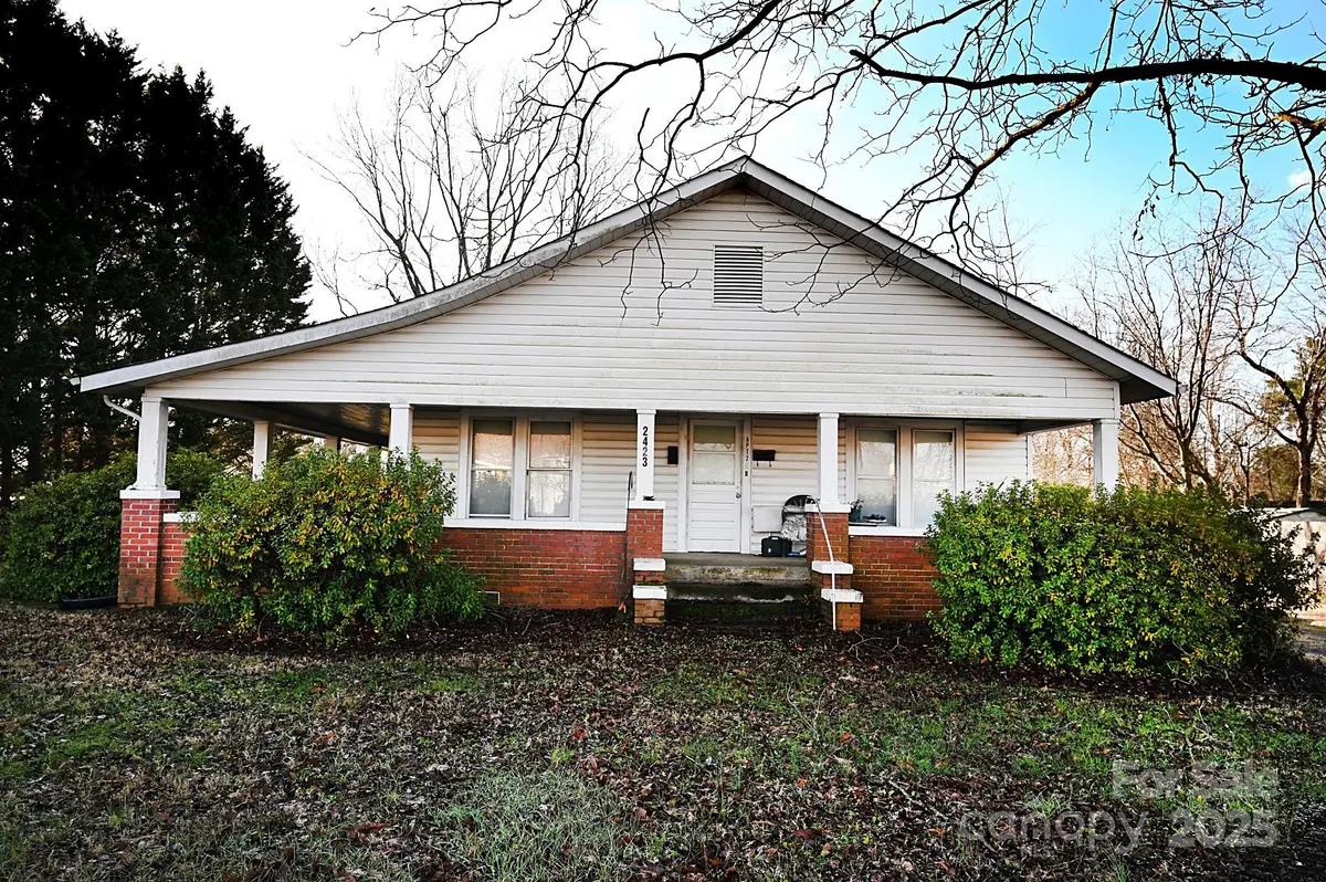 2423 2nd AVE SW, Hickory, NC 28602