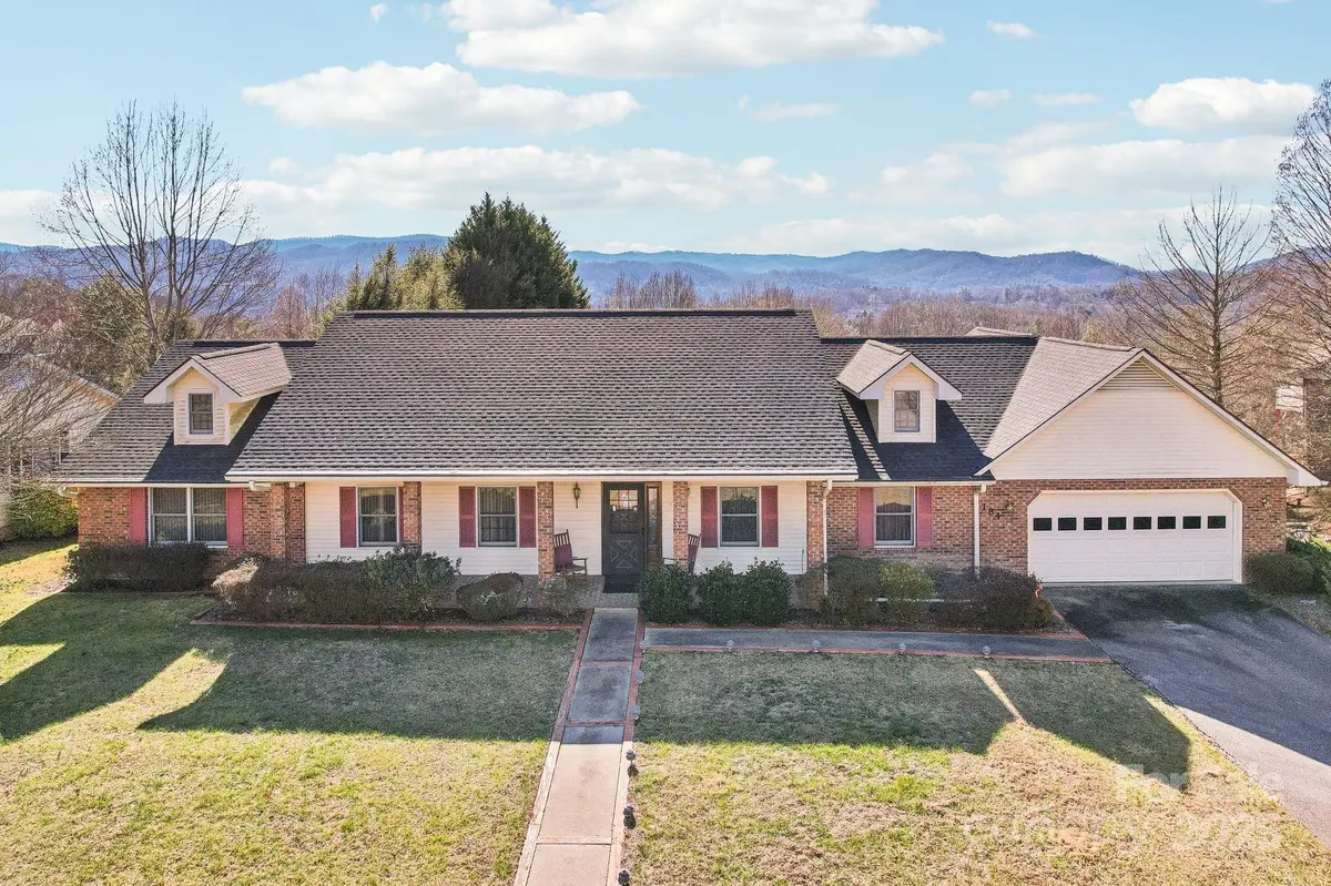 184 Mountain Valley DR, Hendersonville, NC 28739