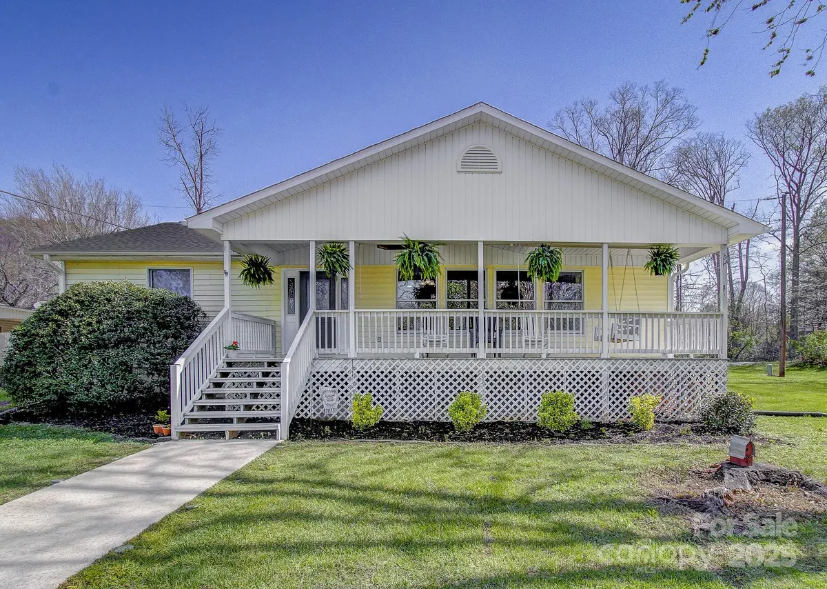 3 S Garden DR, Fletcher, NC 28732
