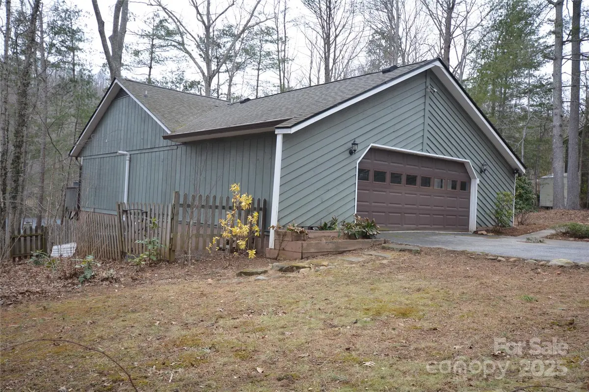 3 Jean DR, Asheville, NC 28803