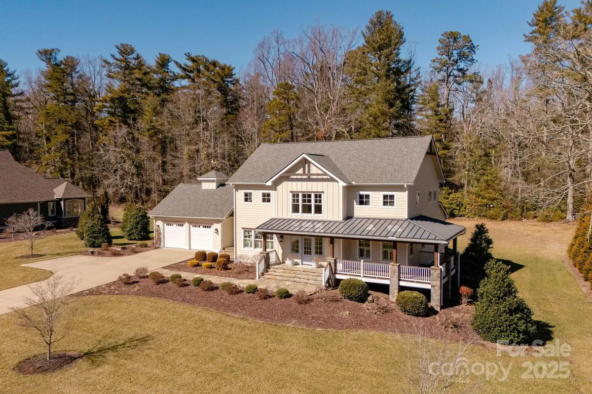 74 Shipman Pkwy #2, Flat Rock, NC 28731