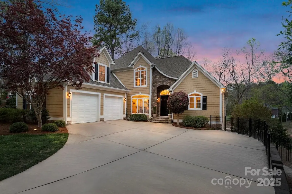 2228 Metcalf DR, Sherrills Ford, NC 28673