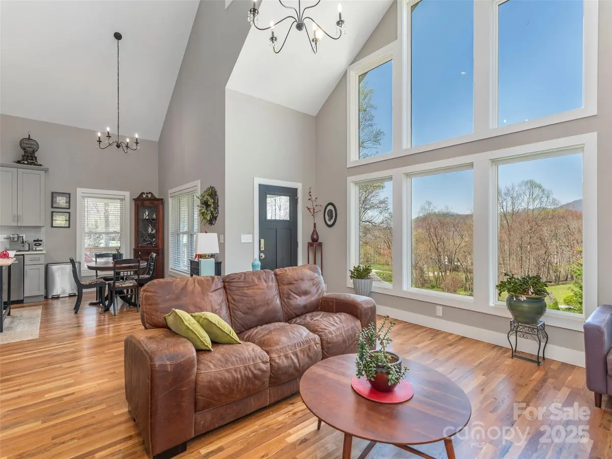 4 Guy WAY, Canton, NC 28716