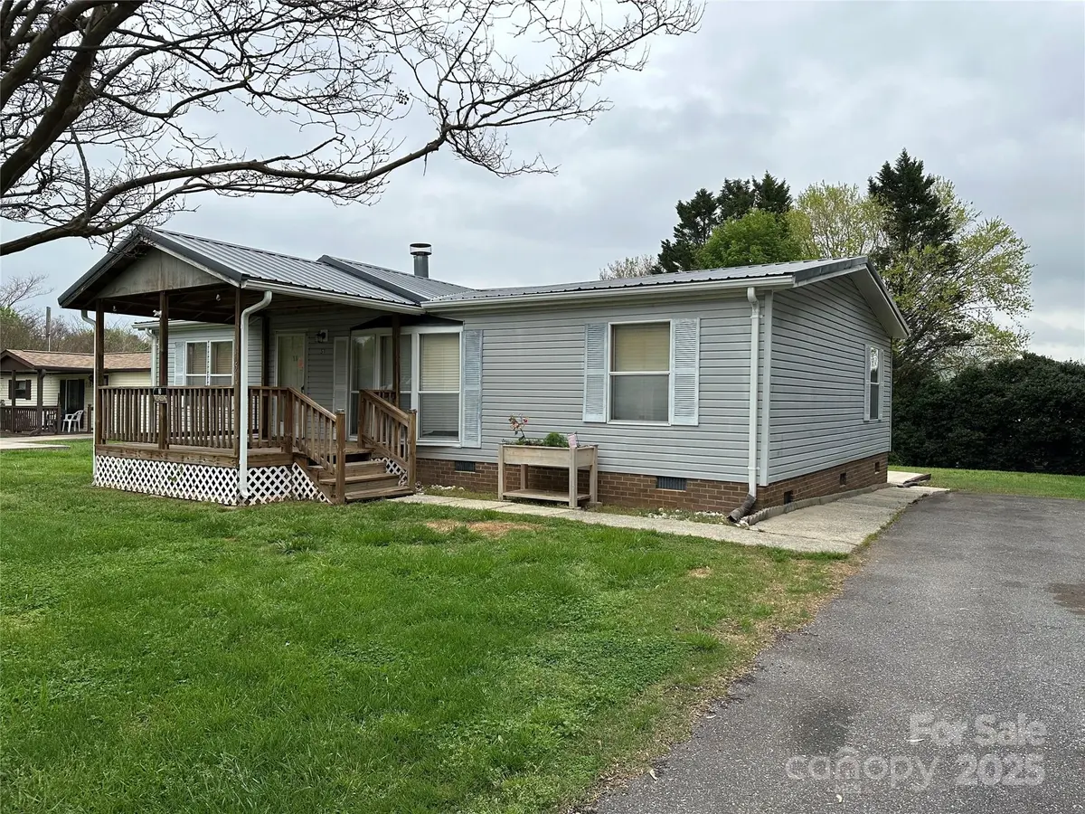 51 Kings DR, Taylorsville, NC 28681