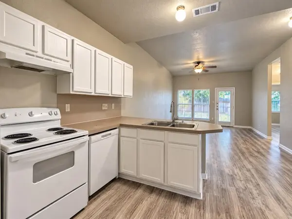 1235 Armadillo RD #B, Austin, TX 78745