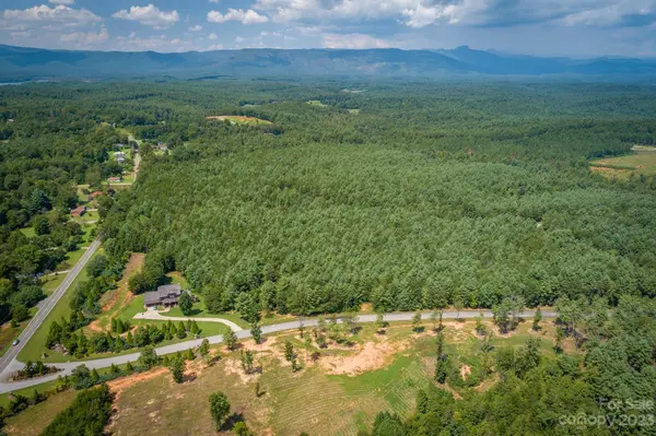 1035 Hawksbill DR #2, Morganton, NC 28655