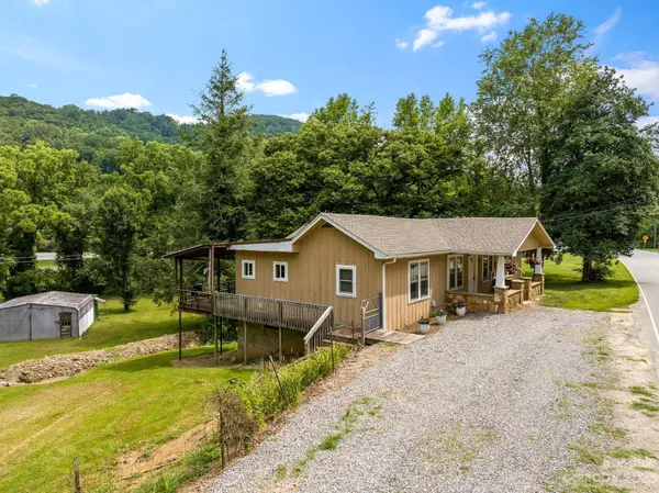2098 Old Balsam RD, Waynesville, NC 28786