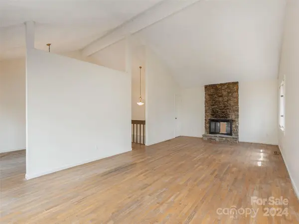 4 Brae Burn DR, Arden, NC 28704