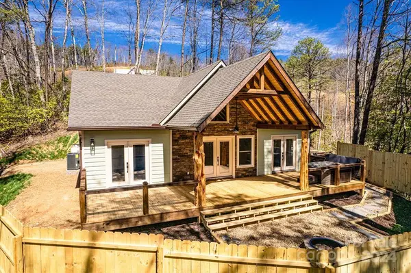 79 Old Bryson City RD, Bryson City, NC 28713