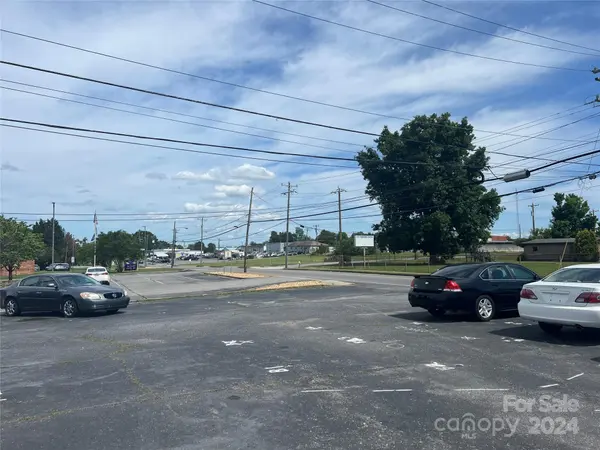 2408 1st AVE SW, Hickory, NC 28602