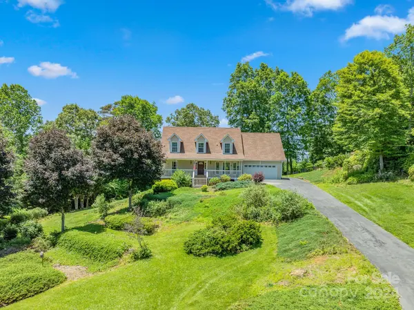 39 Golden LN, Leicester, NC 28748