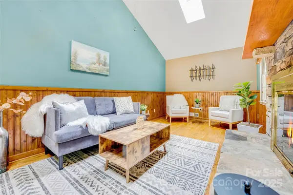 5 Cobble Hill RD, Fairview, NC 28730